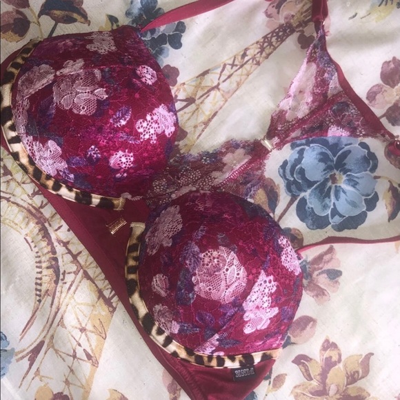 Pink Bra! - Picture 4 of 4